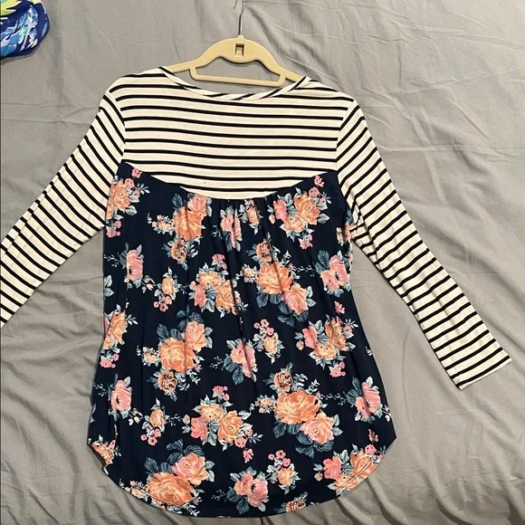 Adorable Black and White Striped Long Sleeve Top with Floral Pocket &Back - Picture 2 of 4